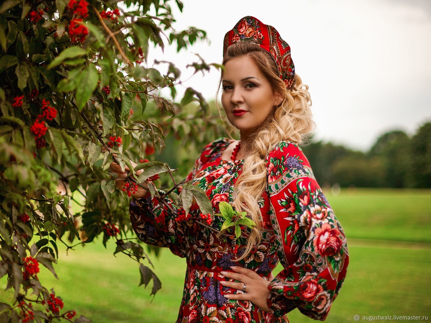 Women in Slavic costumes in Podgorica